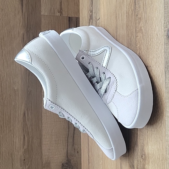 Van's Sport Low Brand new in the box authentic uper leather. - Picture 2 of 12